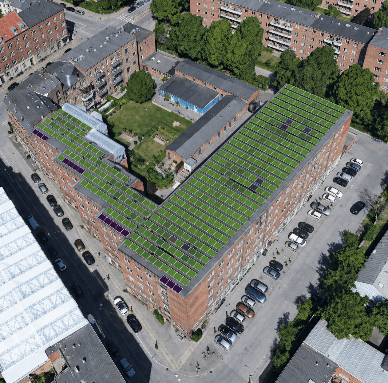 Forhåndsvisning af AI-solarplanlægning, der viser en bygning klar til automatiseret PV-design